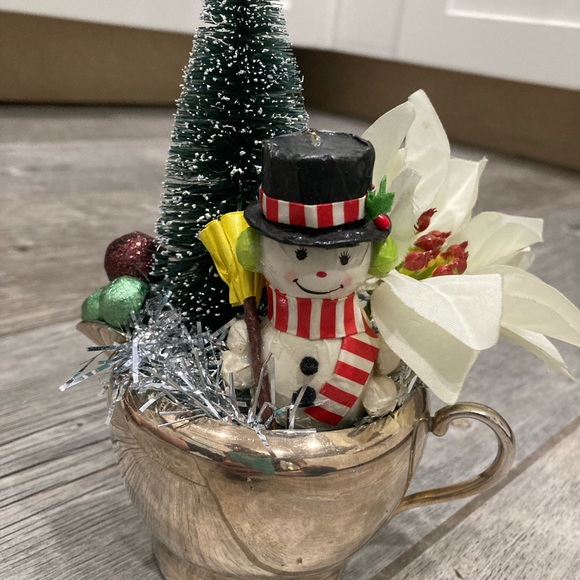 Metal creamer and snowman vintage Christmas assemblage - Picture 6 of 9